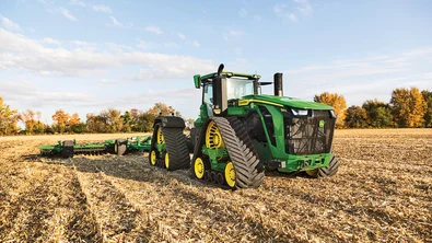 Graepel rüstet leistungsstärkste Traktoren von John Deere mit Lüftungsgittern aus.